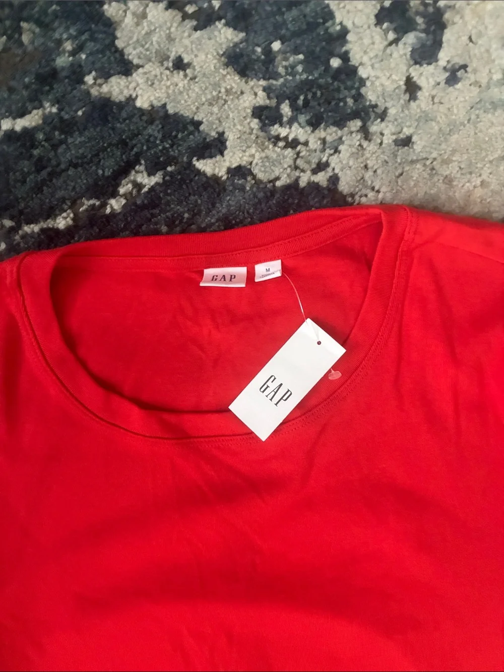 GAP timeless red